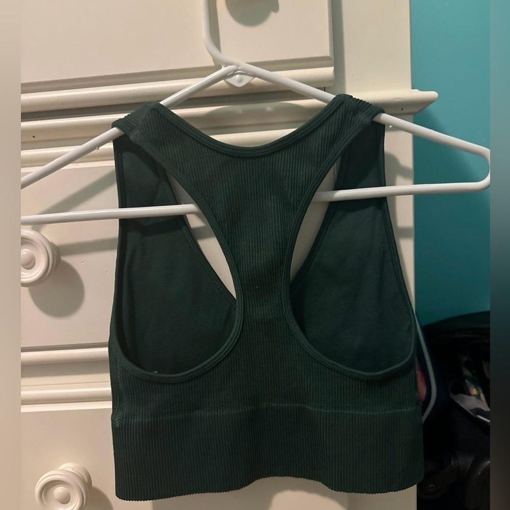 Workout Top. - Picture 3 of 3